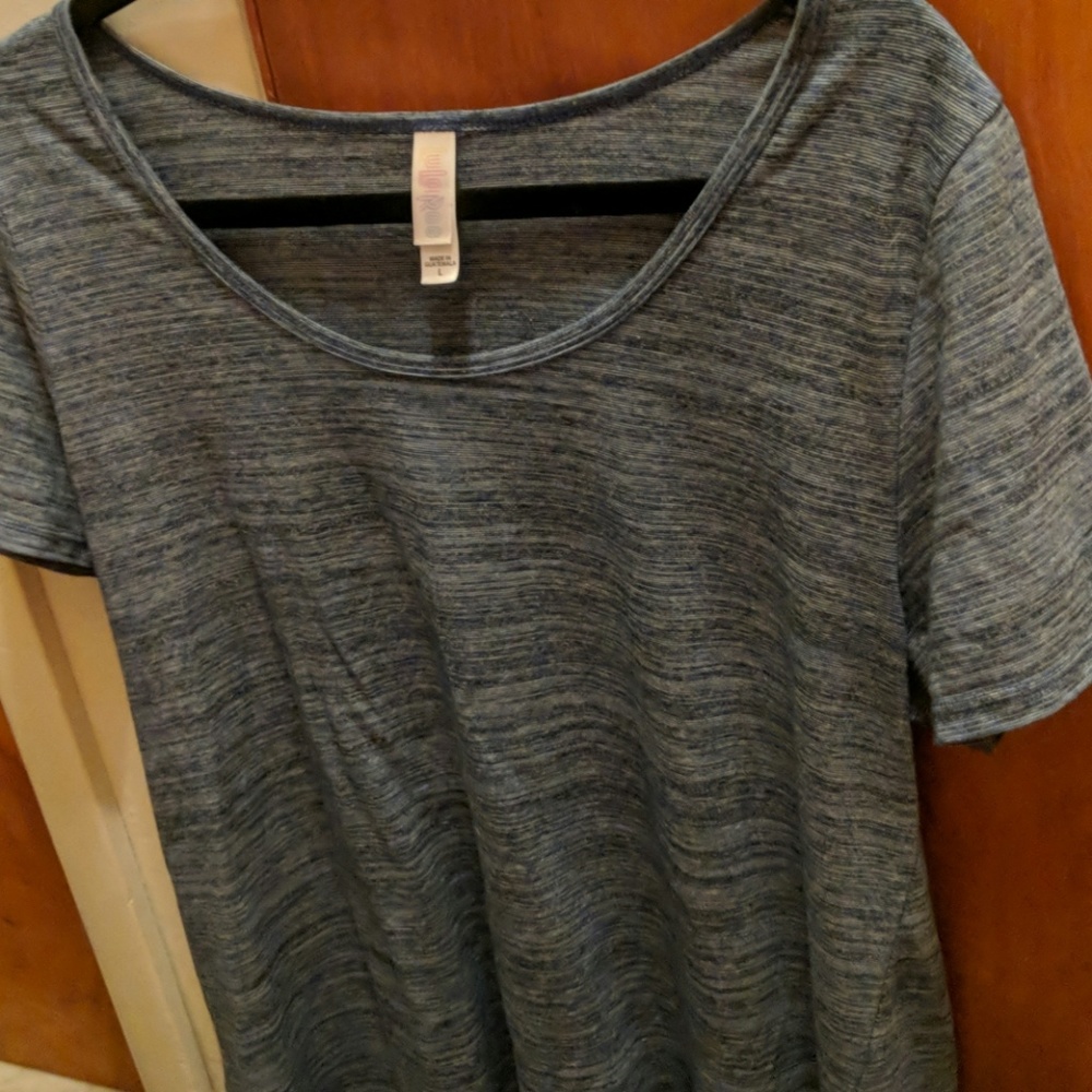 LuLaRoe Classic T (L)